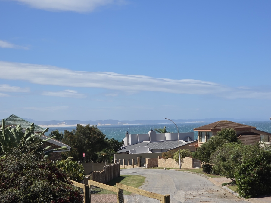 4 Bedroom Property for Sale in Wavecrest Eastern Cape